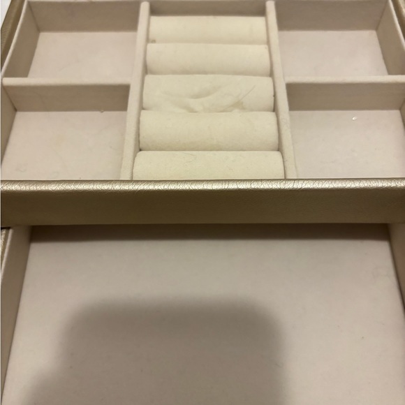 NEVER USED JEWELRY BOX - Picture 4 of 5